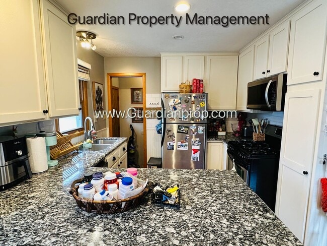 4104 Highwood Rd in Mound, MN - Building Photo - Building Photo