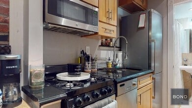 44 Avenue B in New York, NY - Building Photo - Building Photo