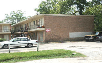 Heights Terrace/ponderosa in Houston, TX - Building Photo - Building Photo