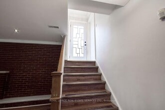 333 Louis Dr in Mississauga, ON - Building Photo - Building Photo