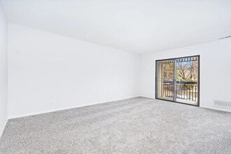 2214 Country Club Dr in Woodridge, IL - Building Photo - Building Photo