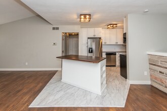 317 S Pam Ave in St. Charles, MO - Building Photo - Building Photo