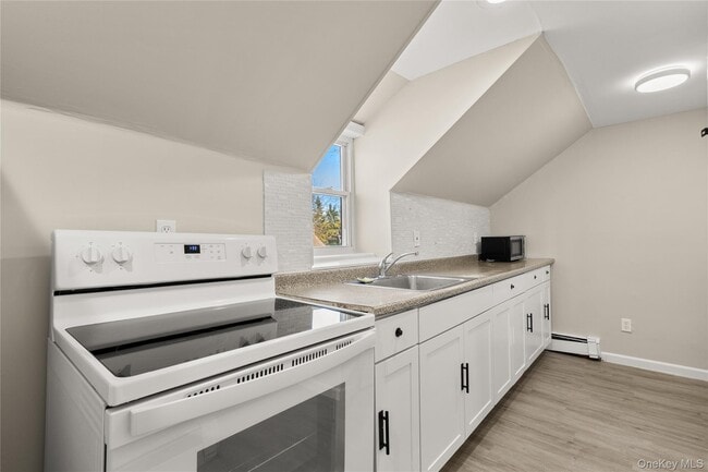 174 Mills Pond Rd in Saint James, NY - Building Photo - Building Photo