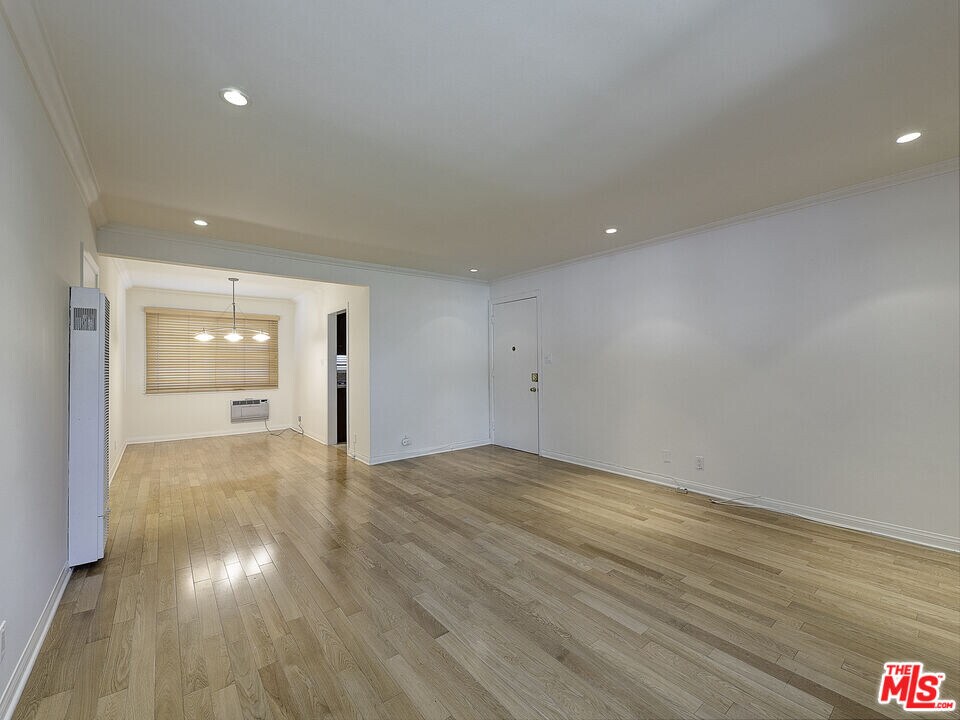 1217 N Crescent Heights Blvd in West Hollywood, CA - Building Photo