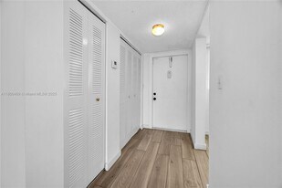 14180 SW 84th St in Miami, FL - Building Photo