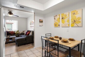 8066 E Oak St in Scottsdale, AZ - Building Photo - Building Photo