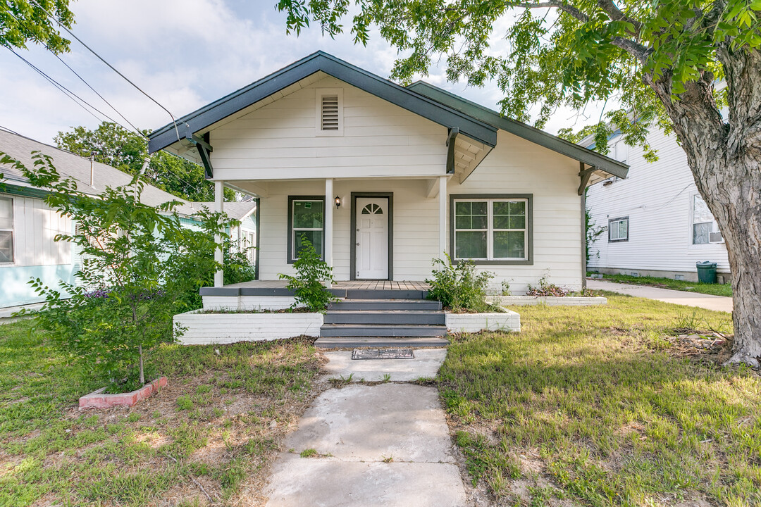 519 Rigsby Ave in San Antonio, TX - Building Photo