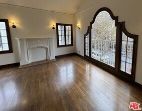 326 1/2 N Sycamore Ave in Los Angeles, CA - Building Photo - Building Photo