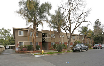 Millbrae Lane Apartments in Los Gatos, CA - Foto de edificio - Building Photo