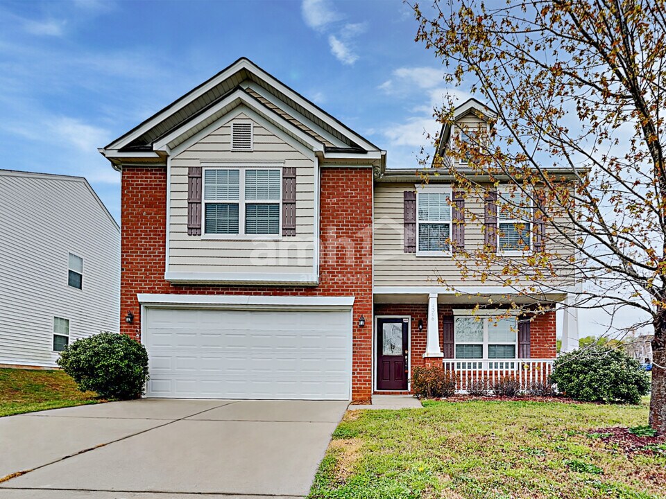 4306 Waldridge Rd in Greensboro, NC - Foto de edificio