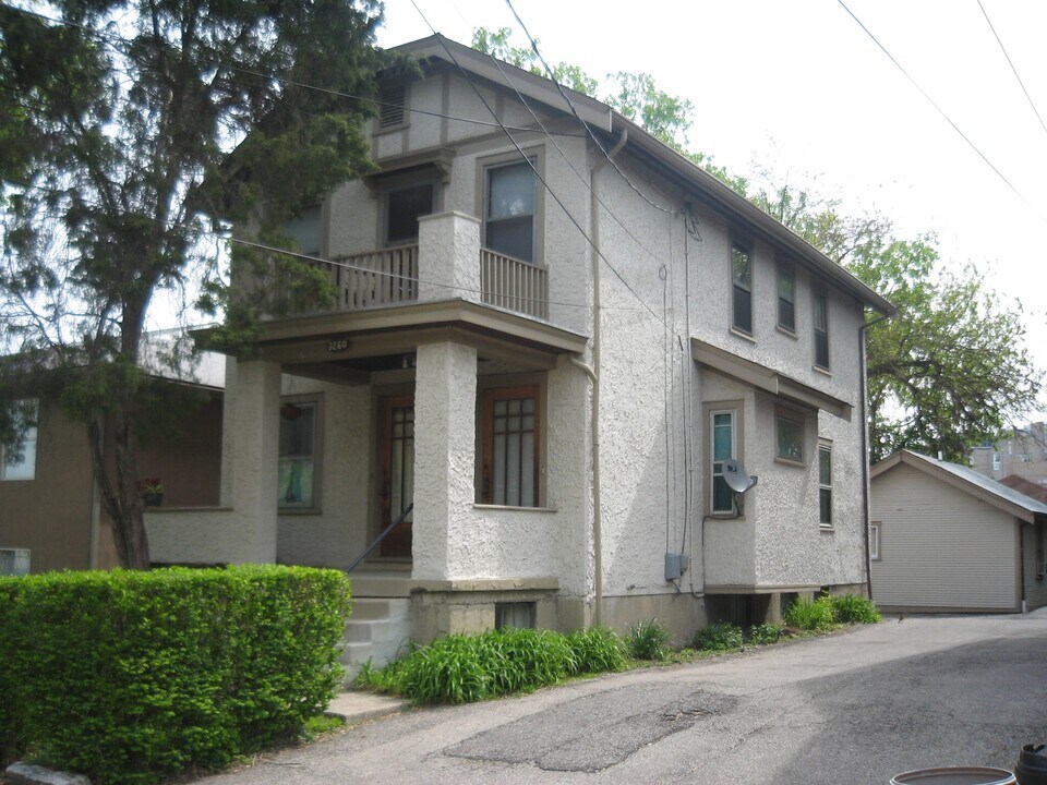 3260 Glendora Ave in Cincinnati, OH - Building Photo