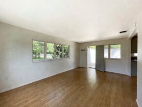 5033 Campo Rd in Woodland Hills, CA - Building Photo - Building Photo