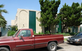 7521 Canby Ave in Reseda, CA - Building Photo - Building Photo