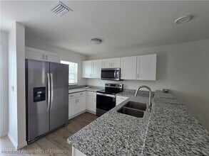 7019 San Bruno Dr in Sebring, FL - Building Photo - Building Photo