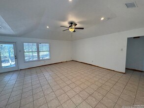 675 Lacey Dr in Bandera, TX - Building Photo - Building Photo