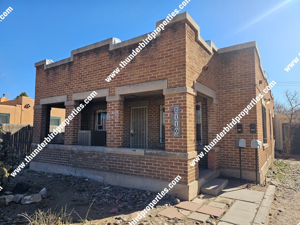 2110 Coal Pl SE in Albuquerque, NM - Building Photo