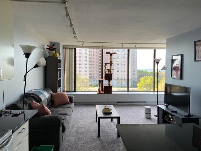 5455 N Sheridan Rd, Unit Mid level in Chicago, IL - Foto de edificio - Building Photo