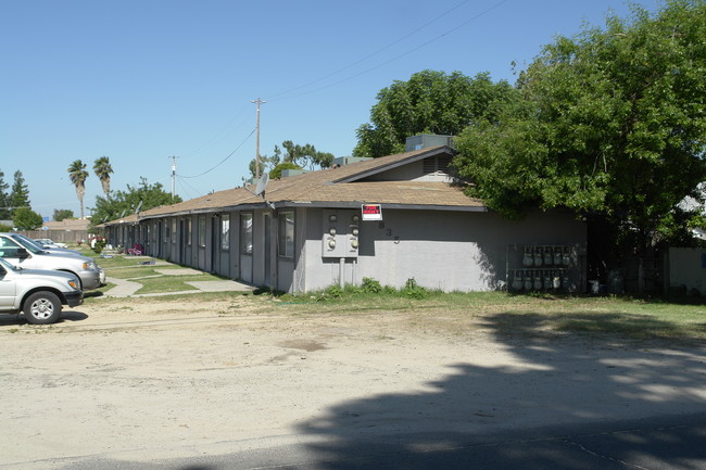 6835 California St in Winton, CA - Foto de edificio - Building Photo