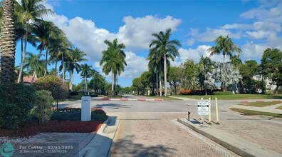 21114 Vía Eden in Boca Raton, FL - Foto de edificio - Building Photo