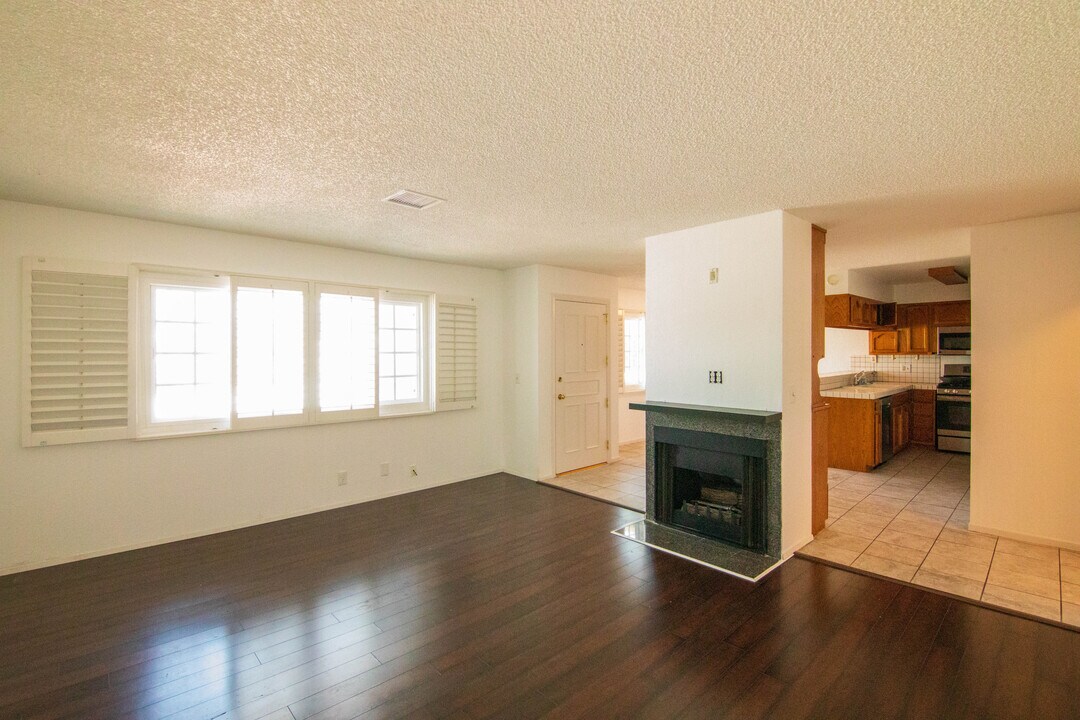 705 Myrtle Ave, Unit 4 in Inglewood, CA - Building Photo