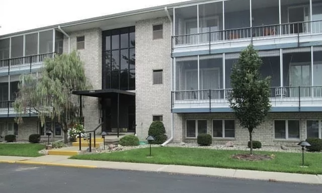 5923 W Michigan Ave, Unit C1 in Saginaw, MI - Foto de edificio