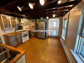 18 Tremont St, Unit 2 in Cambridge, MA - Building Photo - Building Photo