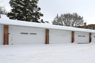 Beachland Manor in Cleveland, OH - Building Photo - Building Photo