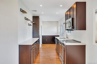 3685 Prairie Path in Bethpage, NY - Building Photo - Building Photo