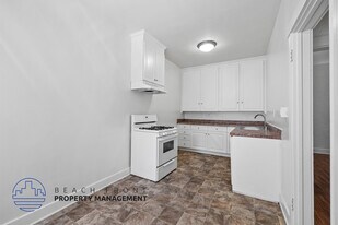 566 W. 17th St. in San Pedro, CA - Building Photo