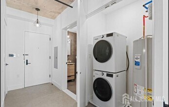 65 McWhorter St in Newark, NJ - Building Photo - Building Photo