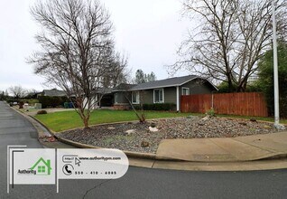 705 Country Oak Dr in Redding, CA - Building Photo - Building Photo