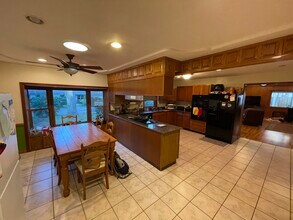 2031 NW 8th Pl in Gainesville, FL - Building Photo - Building Photo