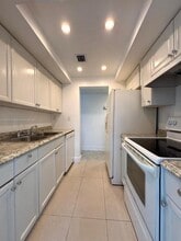 8275 SW 152nd Ave in Miami, FL - Foto de edificio - Building Photo