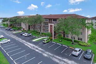 800 SW 131st Ave in Pembroke Pines, FL - Building Photo