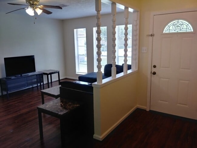 2402 Union Mill Rd in Houston, TX - Building Photo - Building Photo