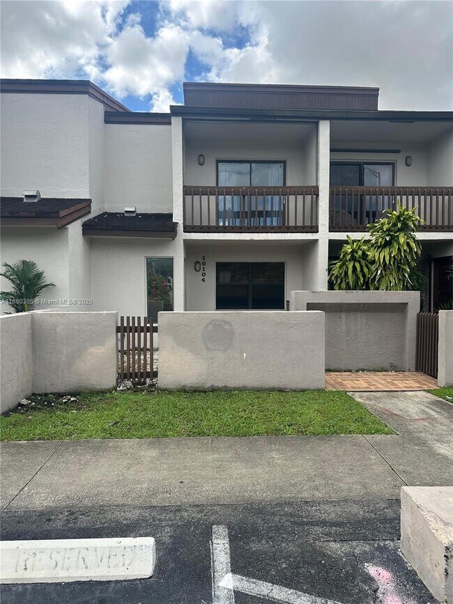 10104 NW 41st St in Doral, FL - Building Photo - Building Photo