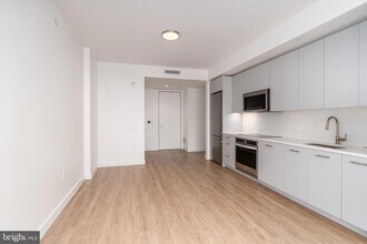 1630 Columbia Rd NW, Unit 509 in Washington, DC - Building Photo - Building Photo