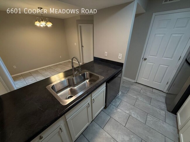 6601 Cooper Meadows Rd in Westerville, OH - Building Photo - Building Photo