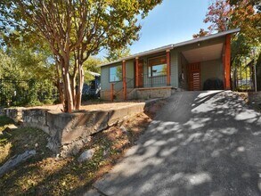 2407 Bryan St in Austin, TX - Building Photo - Building Photo