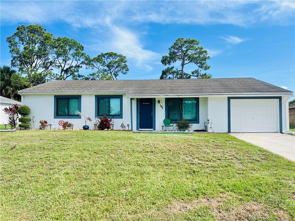 143 SW Tulip Blvd in Port St. Lucie, FL - Building Photo