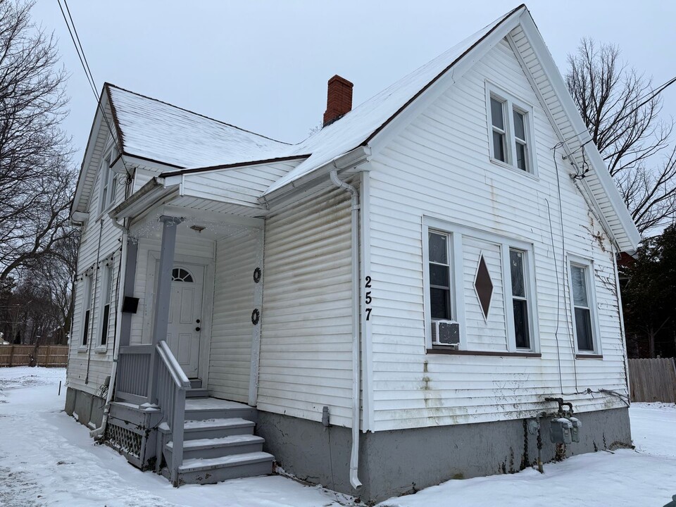 257 Alphonse St in Rochester, NY - Foto de edificio