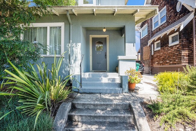 5737 Claremont Ave in Oakland, CA - Building Photo - Building Photo