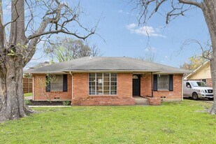 6311 E Lovers Ln in Dallas, TX - Building Photo