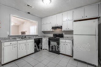 5745 Williamsburg Trce in Atlanta, GA - Building Photo - Building Photo