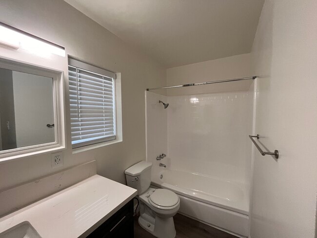 922 S Park Cir in Anaheim, CA - Foto de edificio - Building Photo