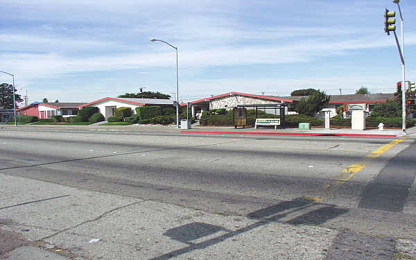 630,640 Southwood Dr in Brentwood, CA - Foto de edificio - Building Photo