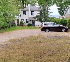 2405 Lakefront Dr in Holland, MI - Building Photo - Building Photo