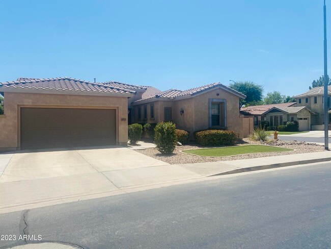 property at 453 W Lantana Pl
