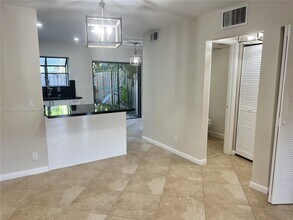 331 City View Dr in Fort Lauderdale, FL - Building Photo - Building Photo