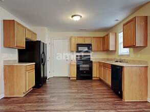 3005 Quail Oaks Dr in Greensboro, NC - Building Photo - Building Photo